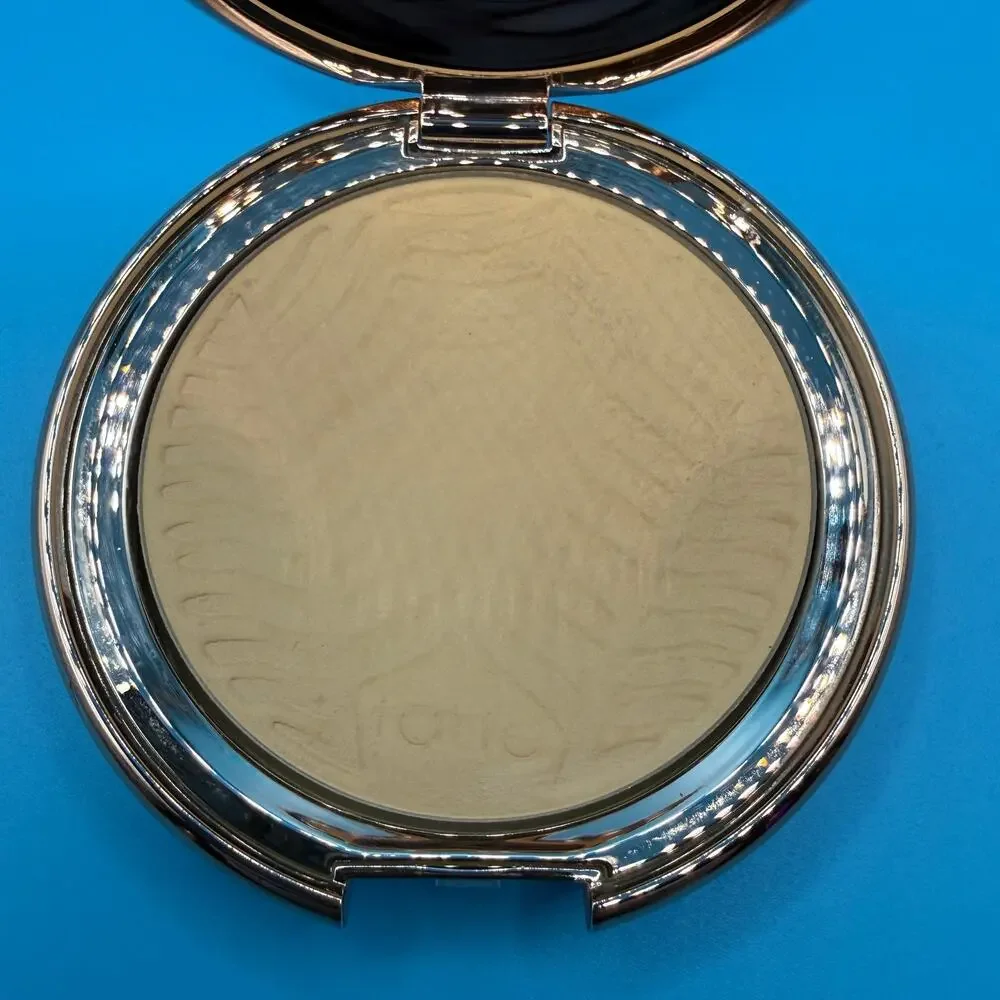 Tarte Amazonian Clay Bluring Powder Foundation 20N Light Neutral